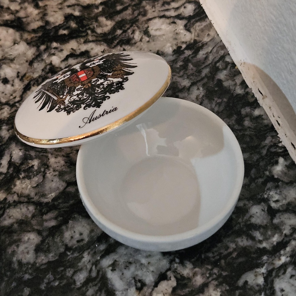 VTG Porcelain Vienna Austria Coat Of Arms Jar Powder Trinket Victorian dish‎